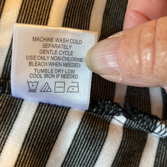 Oliva Sky Grey Vest- Size 1X black and white striped long vest - Picture 7 of 8